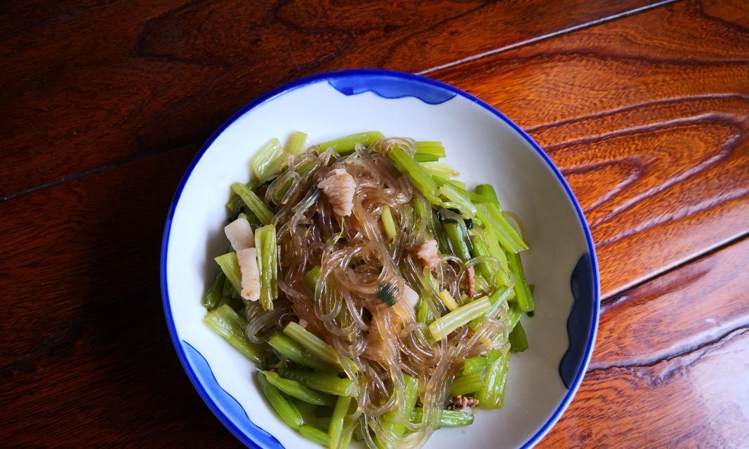 肉末香芹炒粉条，快乐下厨的经典美食（让你秒变厨神的肉末香芹炒粉条）