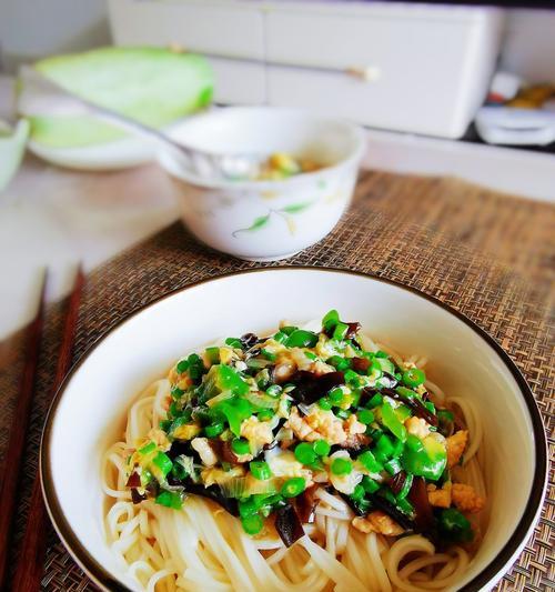 家常美食，肉末黄瓜丝打卤面的做法（简单易学）