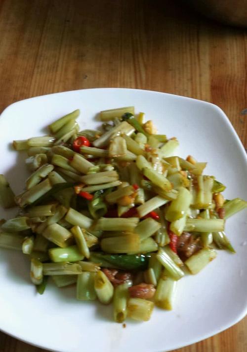 肉末炒空心菜杆（家常下饭好滋味）