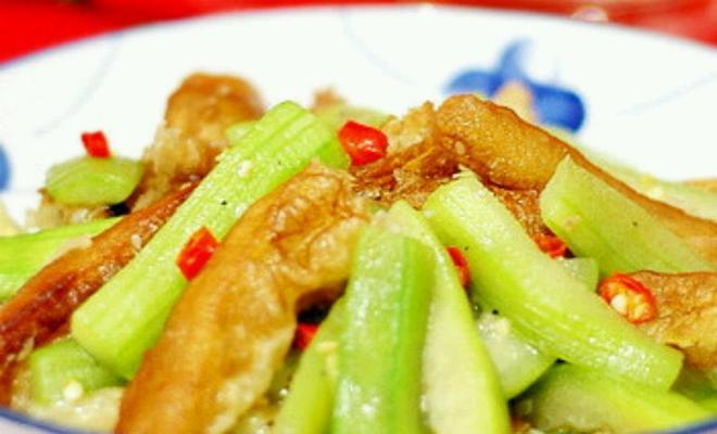 美食大赏——咸肉炒丝瓜（家常菜谱）