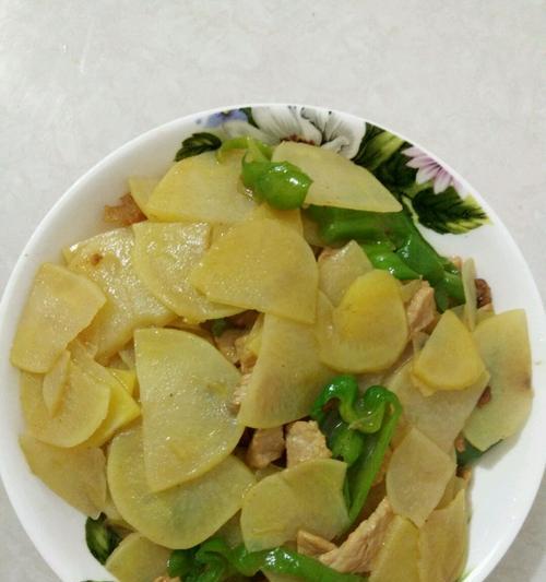 青椒土豆片炒肉怎么做？步骤和技巧有哪些？