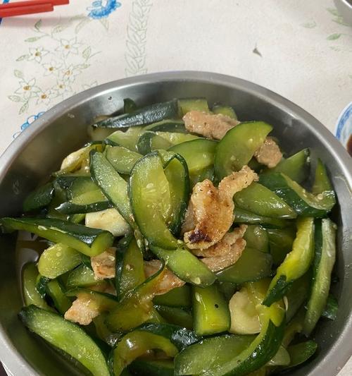 青瓜蒸肉片怎么做？步骤和技巧有哪些？