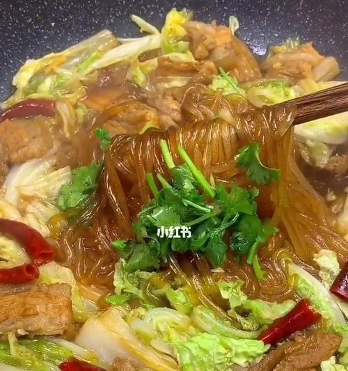 白菜五花肉炖豆腐粉条怎么做？步骤和技巧有哪些？