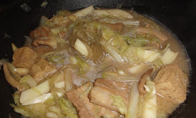 白菜五花肉炖冻豆腐怎么做？步骤和技巧是什么？