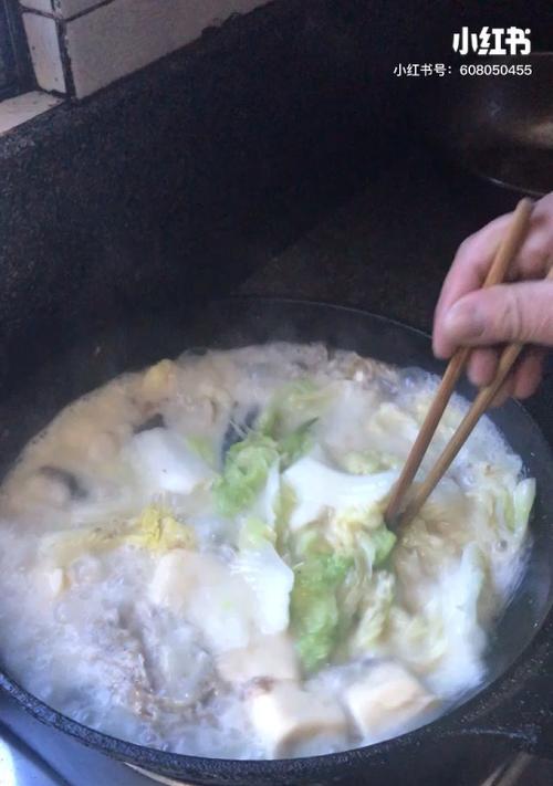 白菜豆腐鱼头汤怎么做？有哪些步骤和技巧？