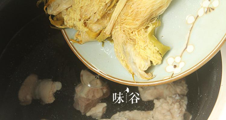 霸王花排骨汤怎么做？有哪些独特功效和制作技巧？